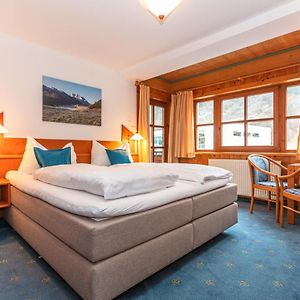 Kamer met een Queen Size Bed